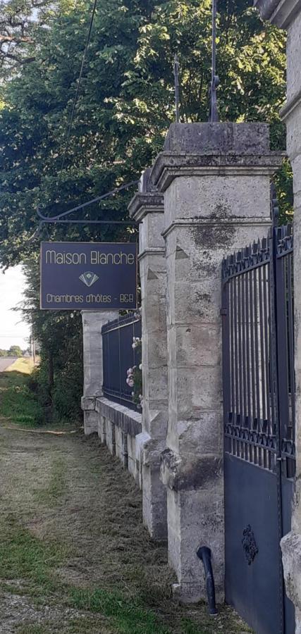 Maison Blanche Hotel Cherval Exterior photo